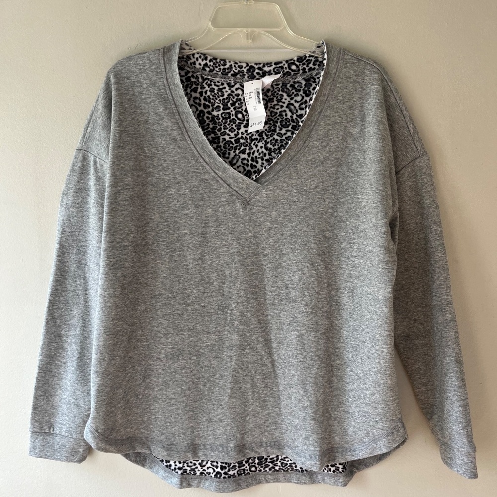 Cable n Gauge Sz M Gray Sweatshirt Soft Fleece Stretch Pullover V Neck